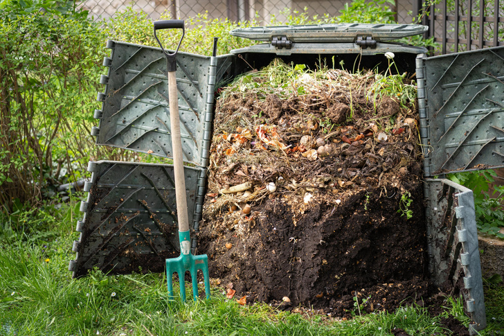 Мусора меньше, урожай лучше: как сделать компостную яму на дачe