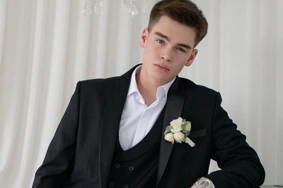 «Сносит стены, поднимает давление»: уральский ремонтник стал секс-символом в интернете