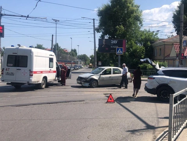 В Ульяновске парализовано движение трамваев из-за аварии со «скорой» | Источник: vk.com/ulyanovskelektrotrans
