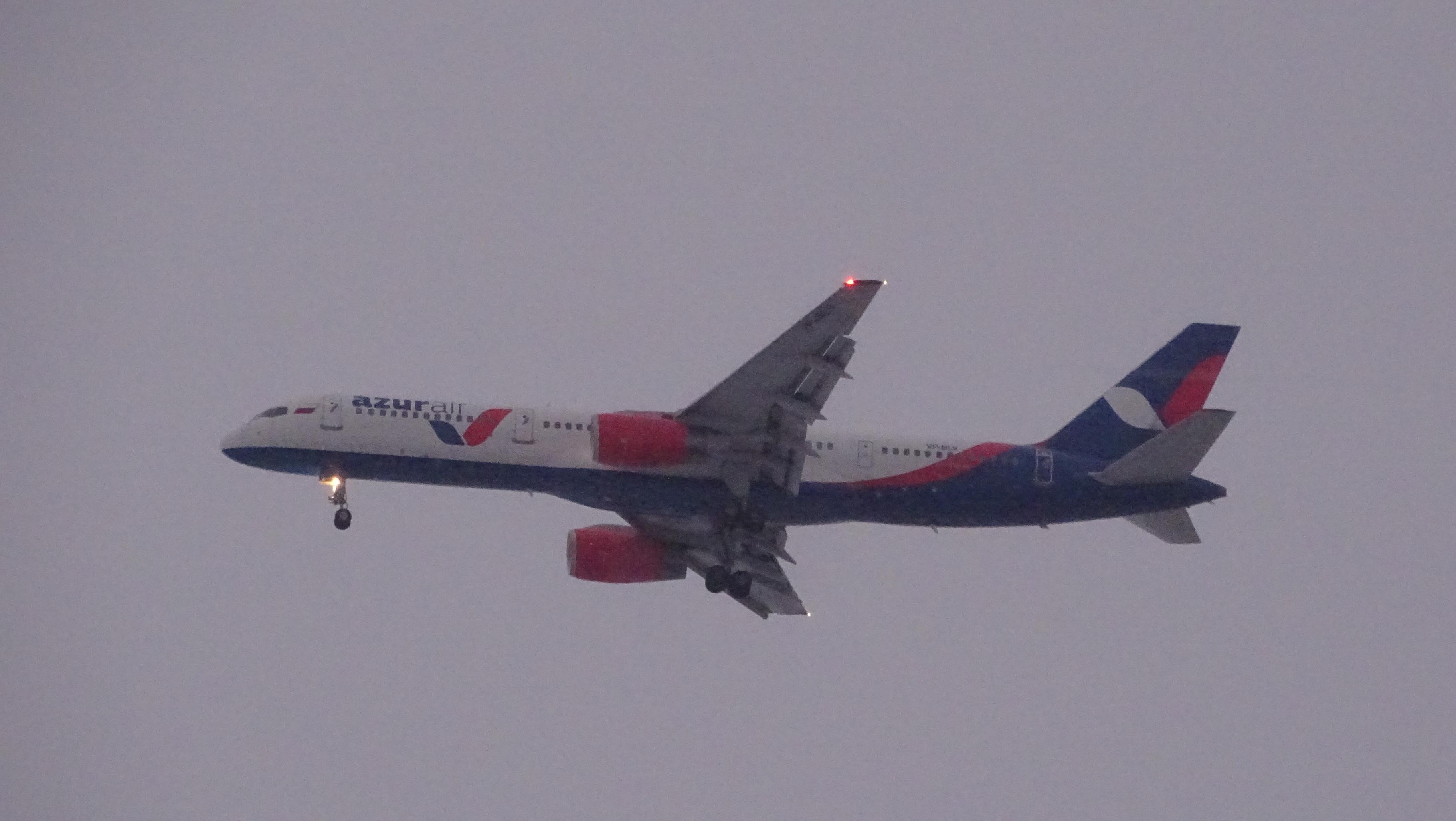 «Самолет прилетел и пустой улетел в Красноярск»: из аэропорта Перми больше суток задерживают вылет во Вьетнам 