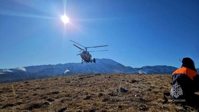 Спасатели нашли только палки альпиниста | Источник: ГУ МЧС Краснодарского края