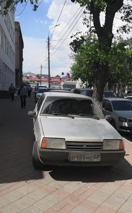 Снова ул. Октябрьской Революции — без комментариев... | Источник: читатель UFA1.RU