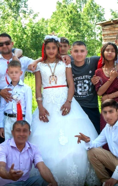 Школьницу-цыганку выдают замуж за 13-летнего жениха: мама рада, что так все сложилось