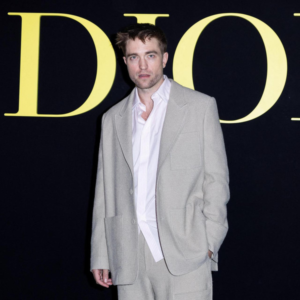 Парням на заметку: Роберт Паттинсон пришел на шоу Dior в самом модном и актуальном мужском костюме