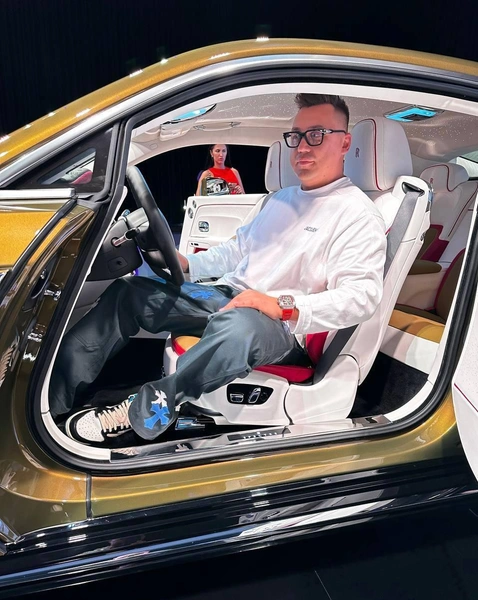 Портнягин делился в соцсетях фотографиями роскошной жизни