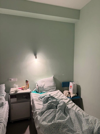 Койка Софьи в одну из госпитализаций | Источник: Софья Волегова 