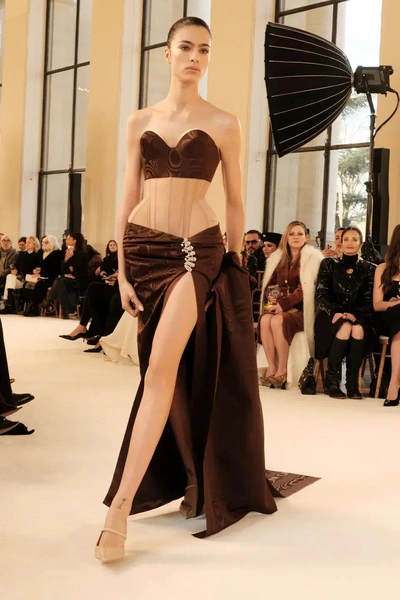Источник: Schiaparelli 