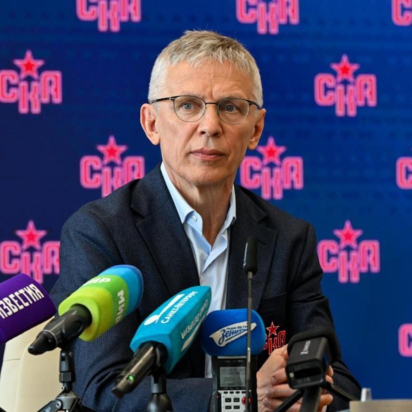 <p>Игорь Ларионов</p>