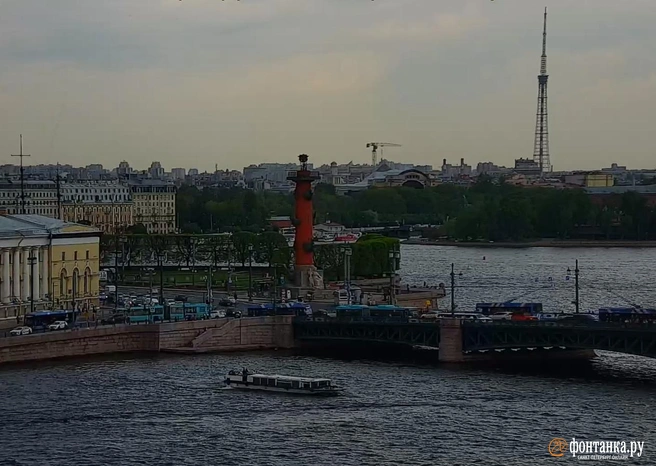 «Пора разбегаться»: к Петербургу приближаются гроза и град | Источник: видовая камера «Фонтанки»