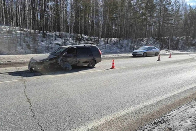 Ослепленный солнцем водитель устроил аварию на встречке