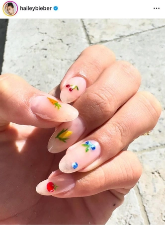 Garden nails — маникюр для тех, кто любит необычный нюд