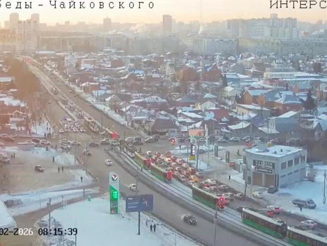 Пробка из трамваев в Северо-Западном районе города | Источник: камера «Интерсвязи»