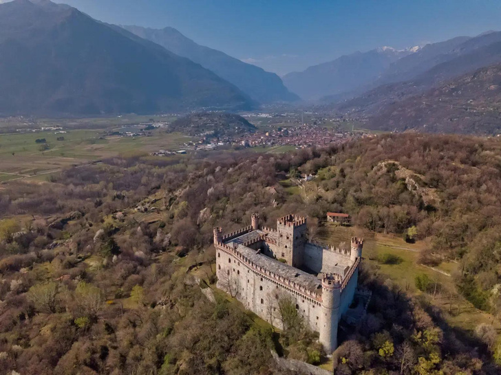 Джонни Депп планирует купить средневековый замок в Италии
