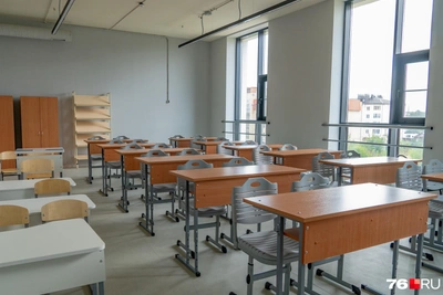 Мэр Ярославля выступил против бахил в школах