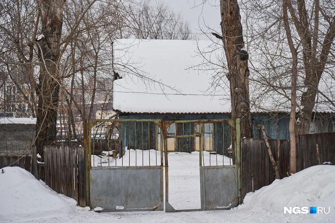 Территория застройки находится между собственно Военным городком и петлей улицы Военная Горка 5-я линия, тесно застроенной частными домами | Источник: Александр Ощепков / NGS.RU