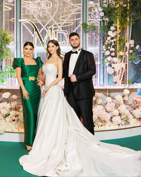 Праздник за 10 миллионов и больше 300 гостей: певица Жасмин показала фото со свадьбы сына