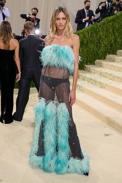 Парад богинь: 15 супермоделей на Met Gala 2021
