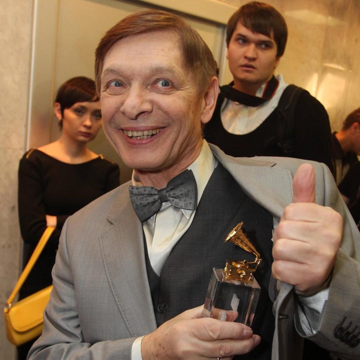 На могиле Эдуарда Хиля и его жены, которая казалась заброшенной, появился новый памятник — фото