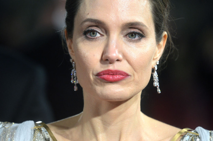 Джоли без фотошопа выглядит настоящей старушкой