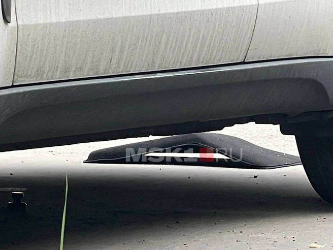 Подозрительный предмет нашли под машиной на Молодогвардейской улице в Москве | Источник: Татьяна Зудакова / MSK1.RU