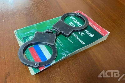 Сахалинец угрожал пистолетом сожительнице и не подчинился полиции