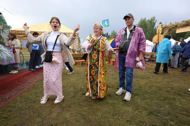 Чай из самовара и горячие пироги поддерживали теплую атмосферу | Источник: Дарья Пона