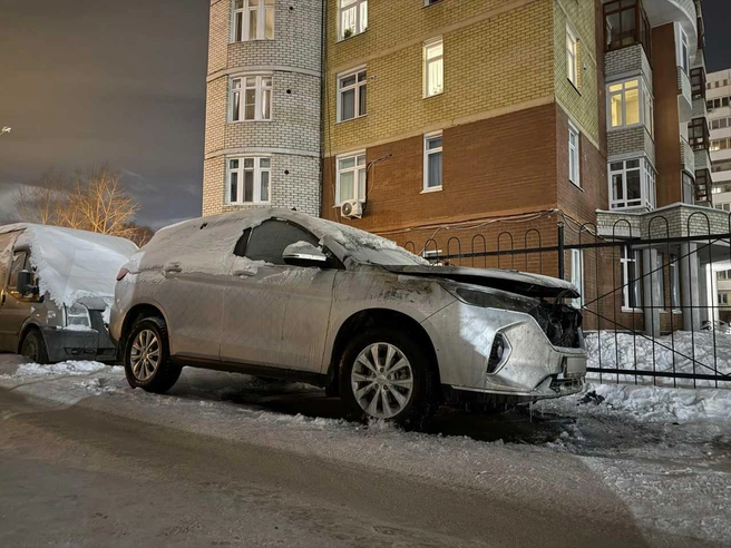 У машины сгорел моторный отсек | Источник: УМВД Екатеринбурга
