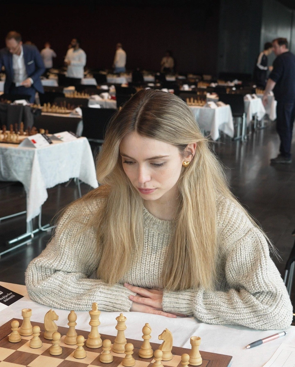 Анна с детства проводит в окружении шахматных досок | Источник: annacramling / Instagram (экстремистская организация, деятельность запрещена на территории РФ)