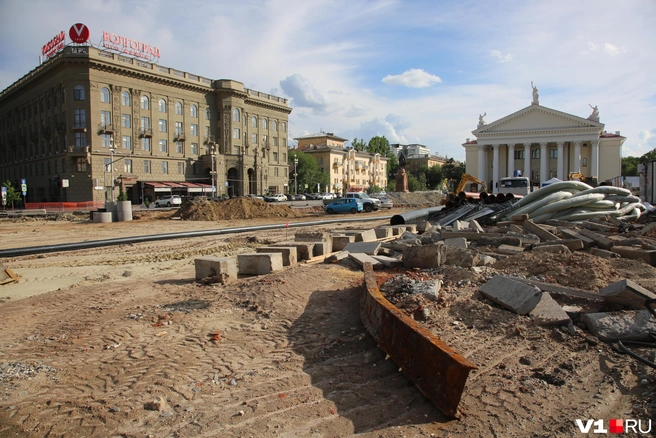 На площади Павших Борцов спешно осваиваются сотни миллионов рублей | Источник: Константин Завриков / V1.RU