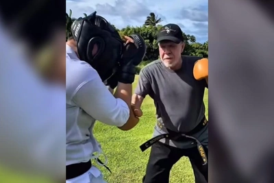 Чак Норрис попал в больницу в Гавайях