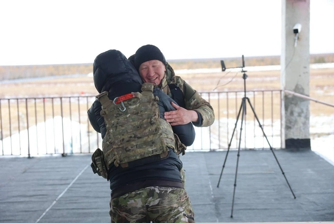 Леонид Архангельский и Михаил Ефимов радуются победе | Источник: Айсен Николаев, Глава Республики Саха (Якутия). Официальный канал. / T.me