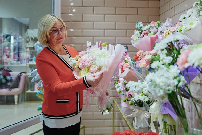 Елена открыла уютный цветочный магазин | Источник: Герман Совенко