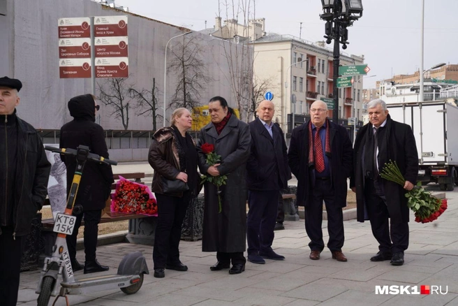 Проститься с Бедросом приехали близкие, друзья и коллеги | Источник: Анна Селина / MSK1.RU