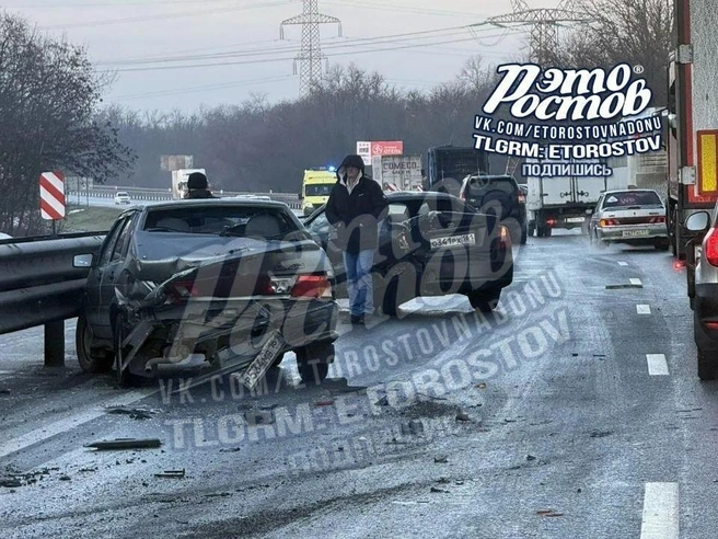 Из-за ДТП движения на этом участке нет | Источник: Это Ростов новости / Telegram