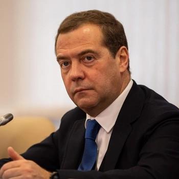 <p>Дмитрий Медведев </p>