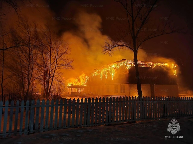 СК начал проверку из-за пожара в школе в Эхирит-Булагатском районе | Источник: пресс-служба ГУ МЧС по Иркутской области