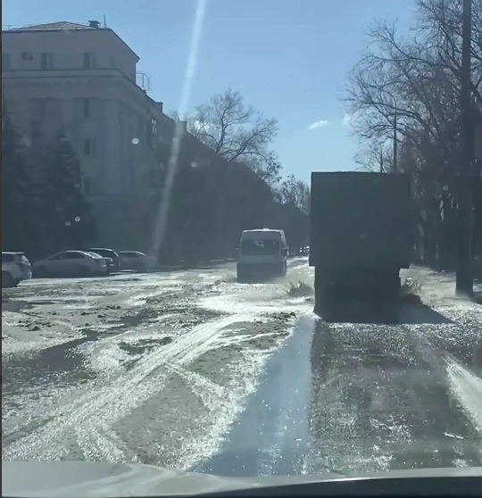 Жители улицы Фадеева тонут в потоках воды | Источник: читатели V1.RU