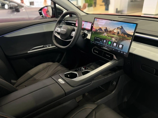 Новый OMODA C5 получил футуристичный дизайн, асимметричную консоль и большой 15,6-дюймовый экран мультимедиа | Источник: «Автомир-трейд»