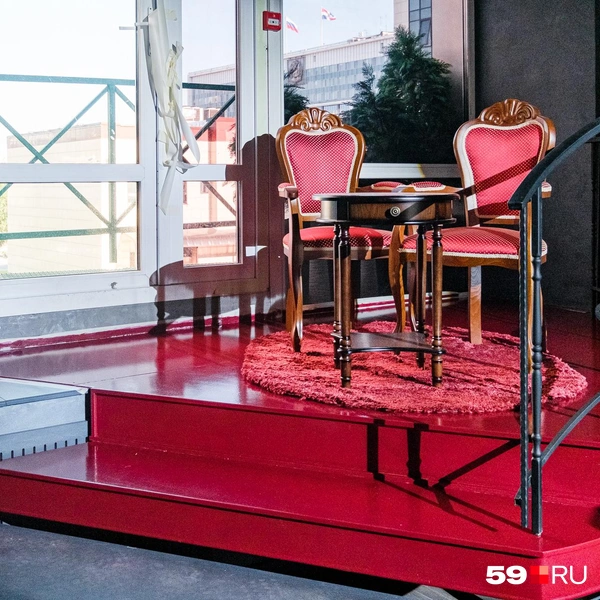 Рядом&nbsp;— пожарный выход | Источник: Тимофей Калмаков / 59.RU