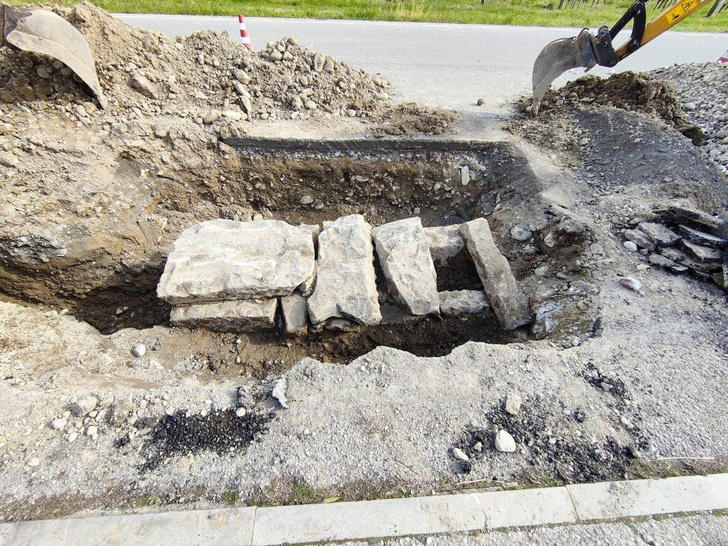 «Это часть какого-то крупного проекта»: находка дорожных рабочих поставила в тупик археологов