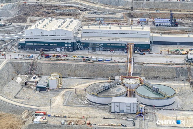 Справа внизу можно как раз увидеть систему фильтрации воды | Источник: Олег Федоров / CHITA.RU