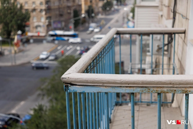 Работы по облицовке балконов временно приостановили | Источник: Алексей Волхонский / V1.RU