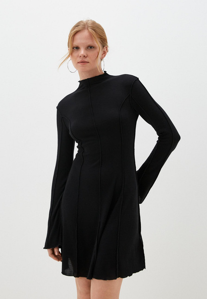 Черное мини-платье 