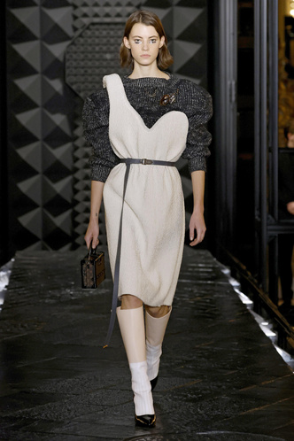 Осень-зима 2023/24 в стиле Louis Vuitton: повторяем трендовые образы с модного показа
