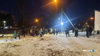 Люди протестуют против вырубки лесов ради науки | Источник: Виктор Лучкин / «ИрСити»