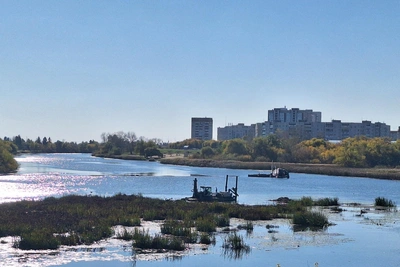В Кургане чистят русло Тобола у пляжа