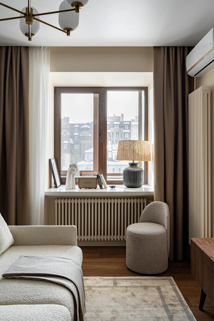 Ковер, Art de Vivre. Лампа, Atelier Home. Радиаторы, Solira. | Источник: Александр Бурнатов. Стиль: Юлия Волкова