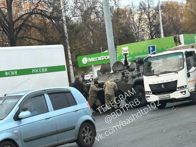 Странная сцена произошла на проспекте Октября | Источник: БашДТП | Bash.dtp.official / Telegram