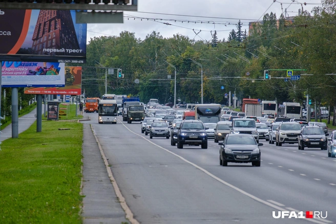 Автобусную полосу наконец-то перестали занимать | Источник: Булат Салихов / UFA1.RU