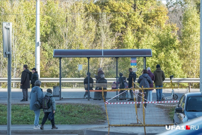 А людей сколько и все ждут чуда (автобуса) | Источник: Булат Салихов / UFA1.RU